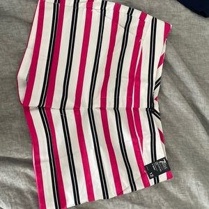 Never worn 4 inch short 7th Avenue design New York and Company shorts